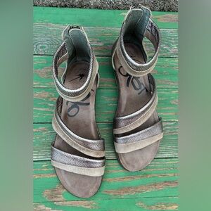 OTBT Souvenir Metallic Leather Sandal Womens Size 8 M Shoes